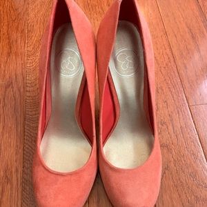 Jessica Simpson pumps